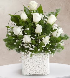 9 beyaz gül vazosu  Antalya Asya çiçek satışı 