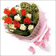 5 kirmizi 5 beyaz güllerden   Antalya Asya online çiçek gönderme sipariş 