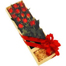 kutuda 12 adet kirmizi gül   Antalya Asya çiçek yolla 