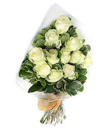  Antalya Asya online çiçekçi , çiçek siparişi  12 li beyaz gül buketi.