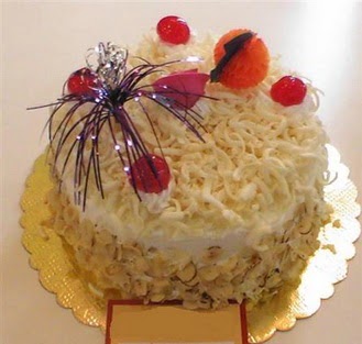 pasta siparisi 4 ile 6 kisilik yaspasta mis lezzette  Antalya Asya çiçekçi telefonları 