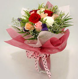 Karisik renklerde 11 adet gül buketi  Antalya Asya çiçek gönderme 