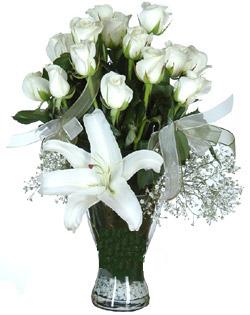 cam içerisinde 11 beyaz gül ve 1 kazablanka  Antalya Asya çiçek siparişi sitesi 