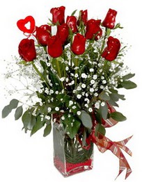  Antalya Asya çiçek siparişi vermek  9 adet mika yada cam vazoda gül tanzimi kalp çubuk