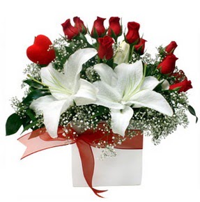  Antalya Asya çiçekçi mağazası  1 dal kazablanka 11 adet kırmızı gül vazosu