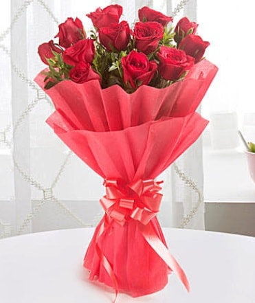 12 adet kırmızı gülden modern buket  Antalya Asya çiçek yolla 